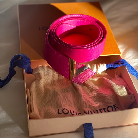 Louis Vuitton fuschia two-tone hardware belt. Size 80 CM. I am a 27 waist size. - Picture 2 of 2